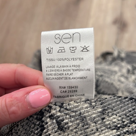 Sen python halter top size small - Picture 9 of 9